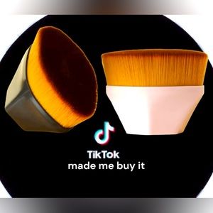 Kabuki Foundation Brush Duo Pink/Black Pecan Street Market